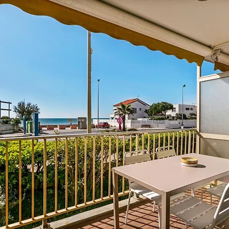 Face à La Avec Parking