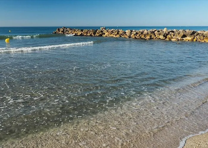 Face à La Avec Parking *