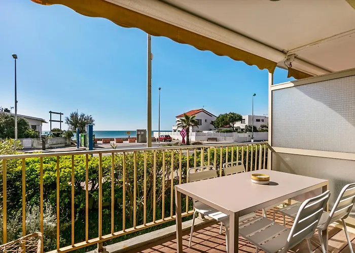 Face à La Avec Parking